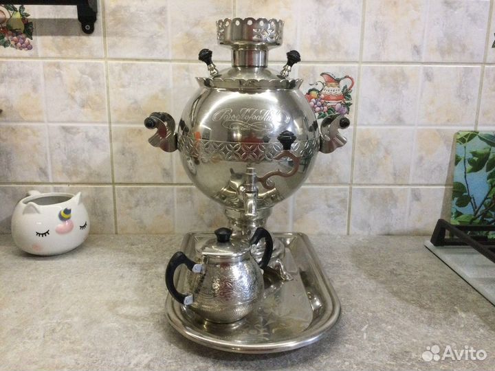 Самовар электрический на подносе с сахарницей