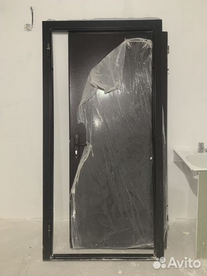 Продам входную дверь от застройщика