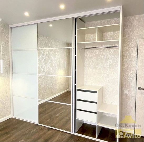 Зеркальный шкаф