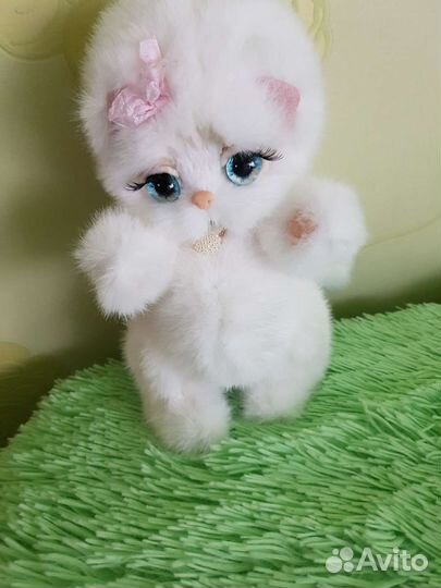 Белый котенок ручной работы