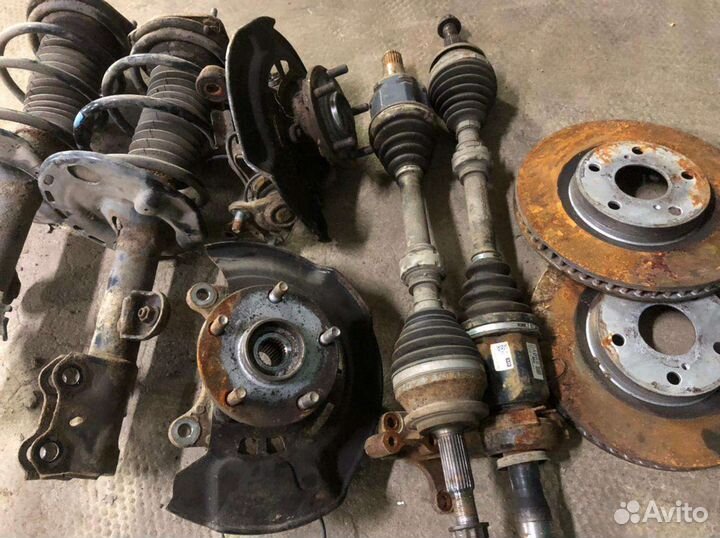 Правый поворотный кулак Toyota RAV4 40