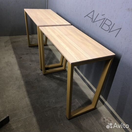 Письменный стол золотой