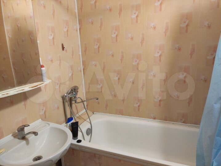 2-к. квартира, 60 м², 1/9 эт.