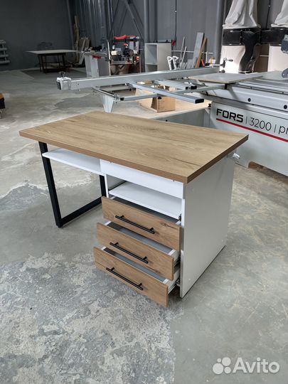 Маникюрный стол, стол для работы, письменный