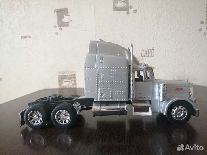 Peterbilt 1:32