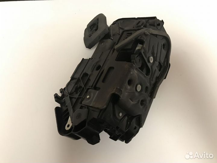 Замок двери задней Volkswagen Polo Skoda Rapid