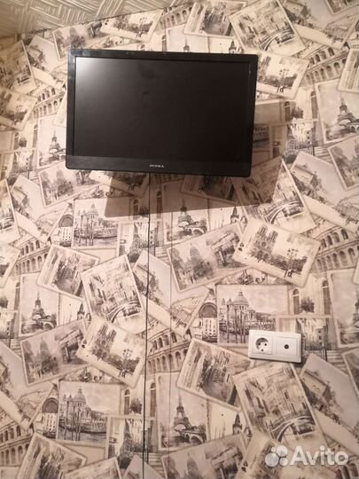 Телевизор с кронштейном