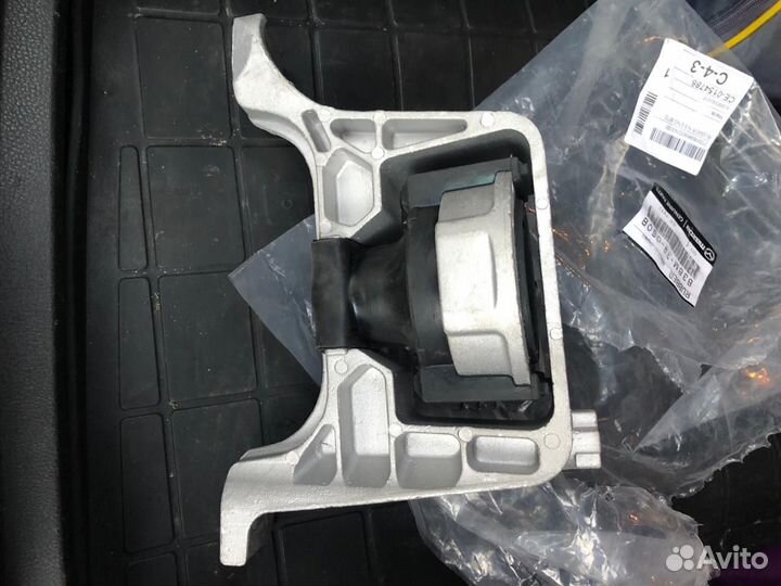 Опора двигателя, правая