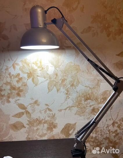 Лампа настольная