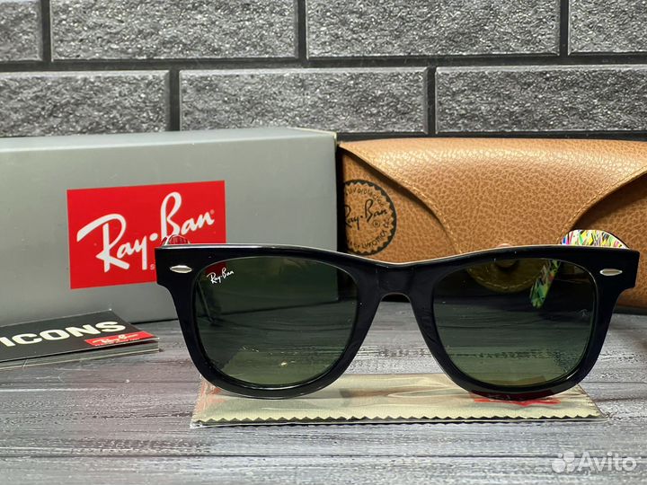 Солнцезащитные очки Ray-Ban Wayfarer