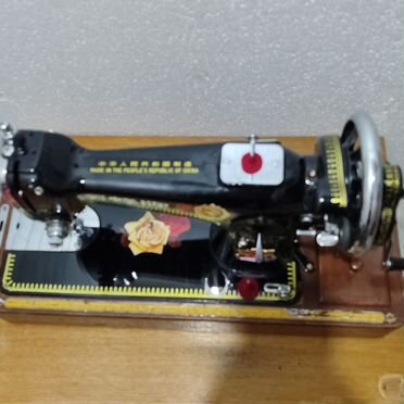 Продам швейную машинку