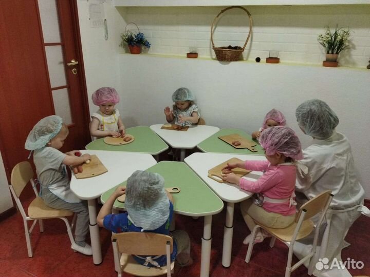 Стол ромашка