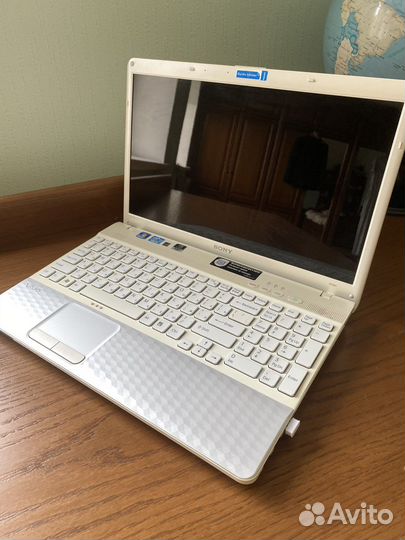 Ноутбук Sony Vaio белый