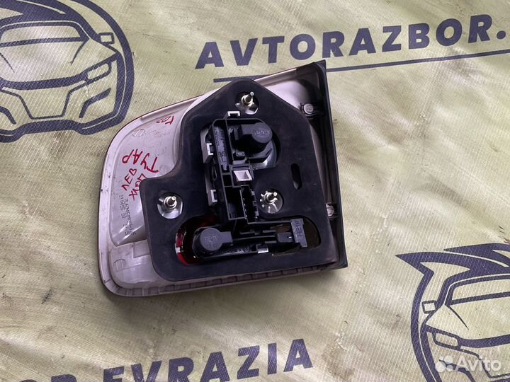 Фара задняя внутренняя левая Volkswagen Touareg