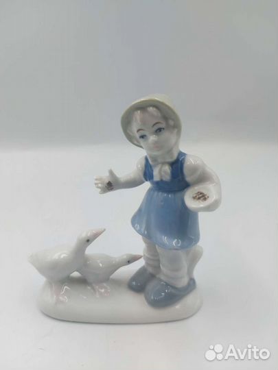 Статуэтка фарфор 