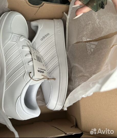 Кроссовки adidas