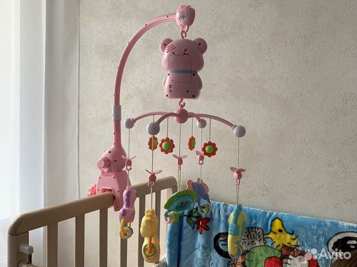 Музыкальный мобиль на кроватку