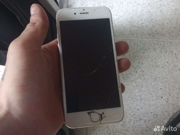 Телефон iPhone 6s