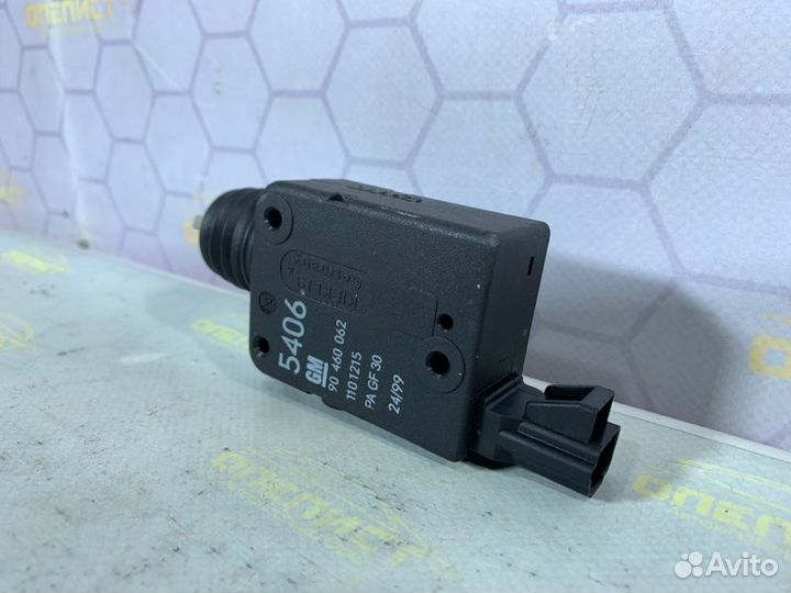 Активатор замка багажника Opel Astra G 1999