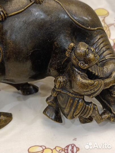 Дети на буйволе бронза статуэтка