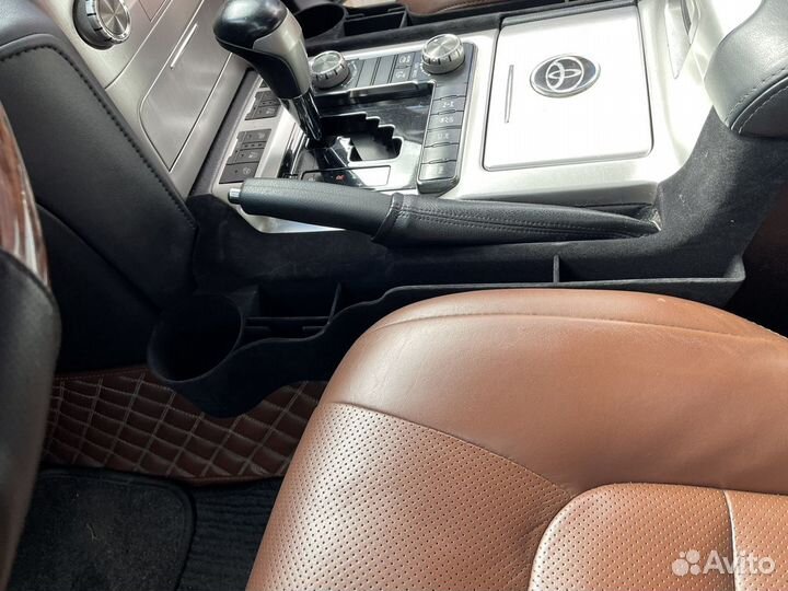 Подстаканник Toyota Land Cruiser 200