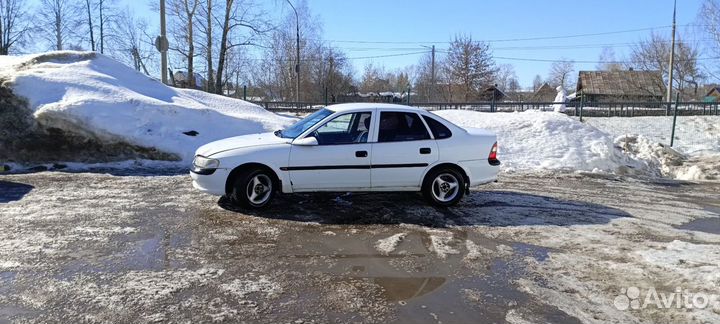 Opel Vectra 1.6 МТ, 1997, 200 000 км