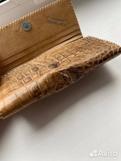 Клатч из кожи крокодила