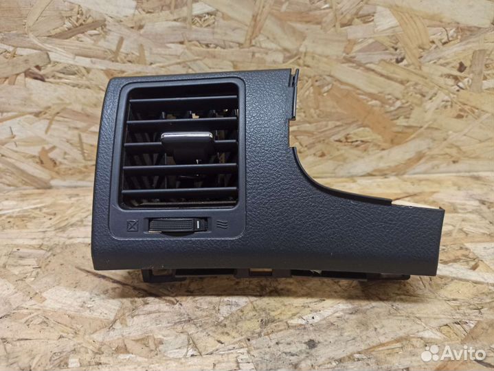 Дефлектор в торпедо левый Toyota Corolla E150