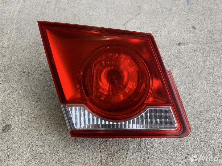 Фонарь внутренний левый chevrolet cruze