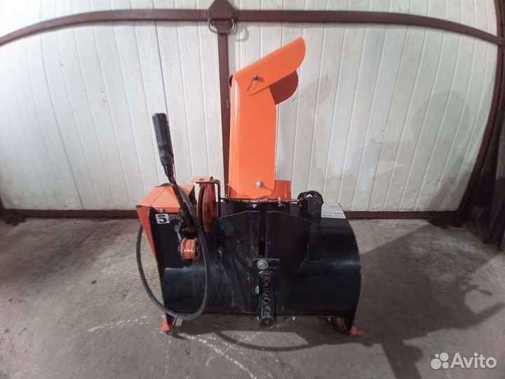 Снегоуборочная приставка к мотоблоку