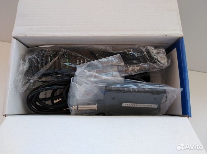 Микрофон (по радио до 15 м, по кабелю до 3 м)