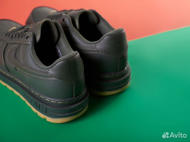 Nike Air Force 1 Luxe