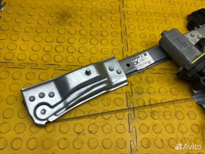 Стеклоподъемник передний правый Renault Logan