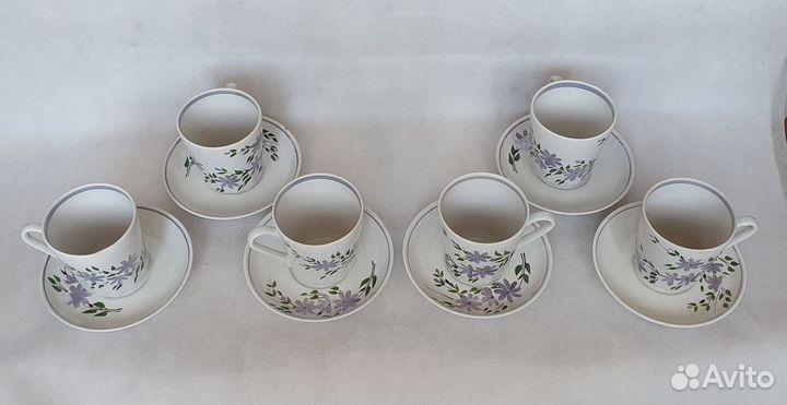 Бокал с блюдцем