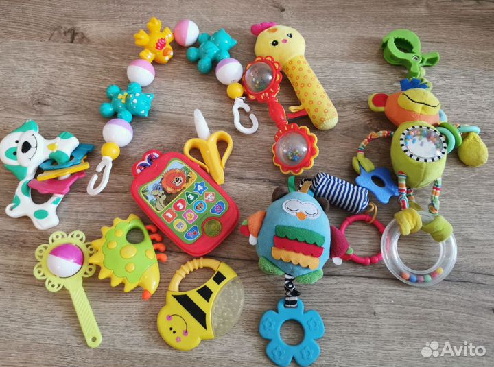 Игрушки погремушки для малышей