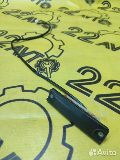 Кнопка открывания багажника Toyota Harrier GSU30W