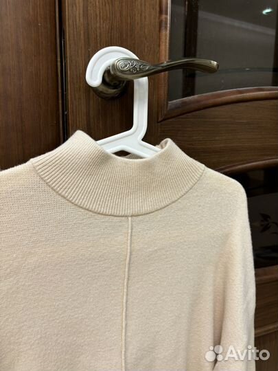 Джемпер женский бежевый Stradivarius S