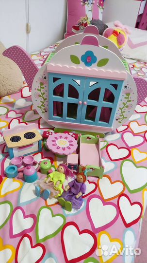 Кукольный деревянный домик