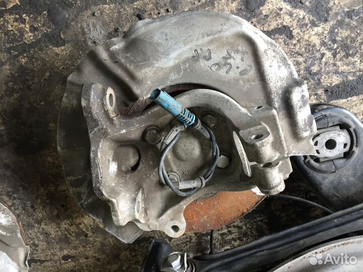 Кулак передний правый бмв е60 е61 31216760954