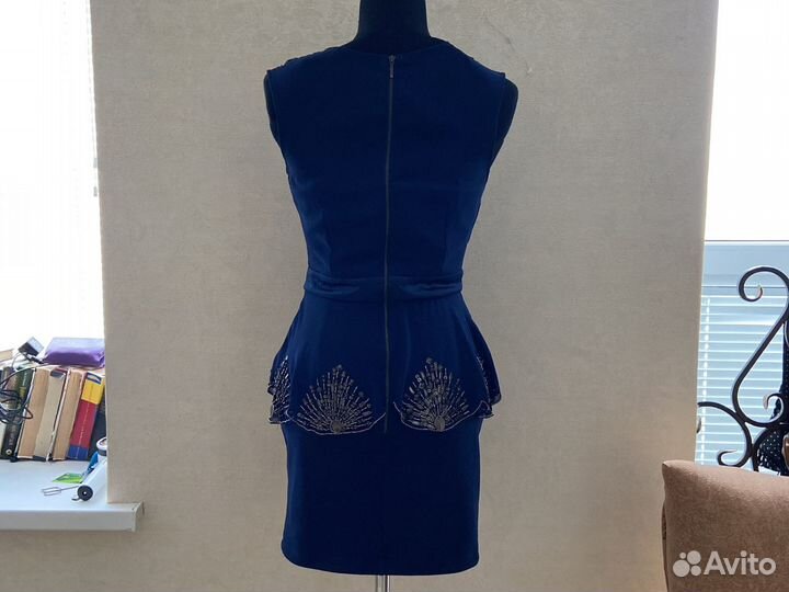 Коктейльное синее платье с баской и бисером S