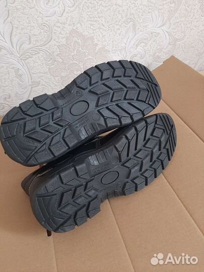 Ботинки мужские 40 размер новые