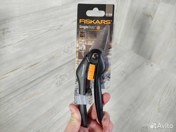 Универсальные ножницы SingleStep SP28 Fiskars
