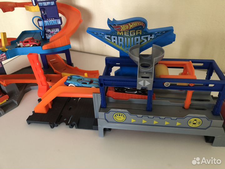 Hot wheels трек автомойка и парковка