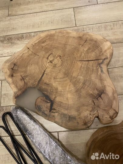 3 деревянных стола