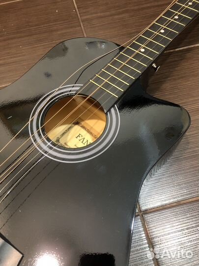 Акустическая гитара