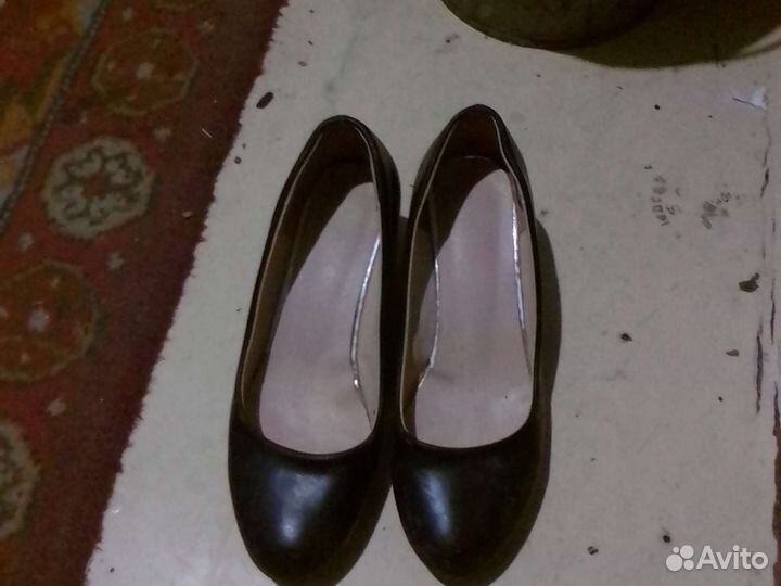 Обувь на мальчика и на девочку, одни туфли женские