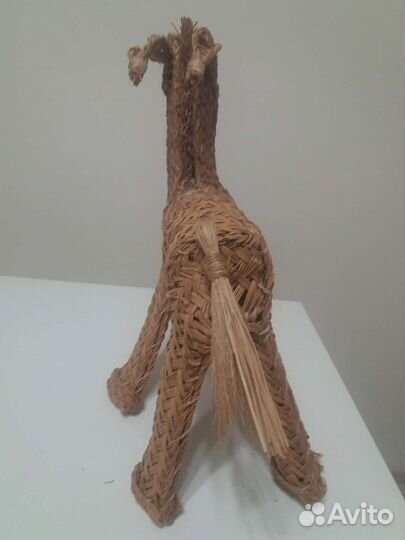 Ослик плетеный из соломы