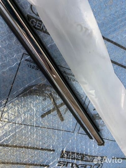 Накладка стекла передняя правая Lexus Gx460 2009
