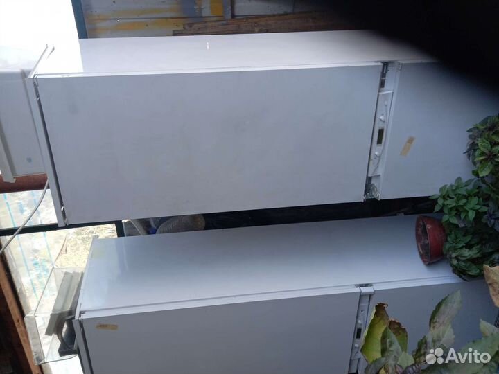 Встаеваемый Холодильник ariston