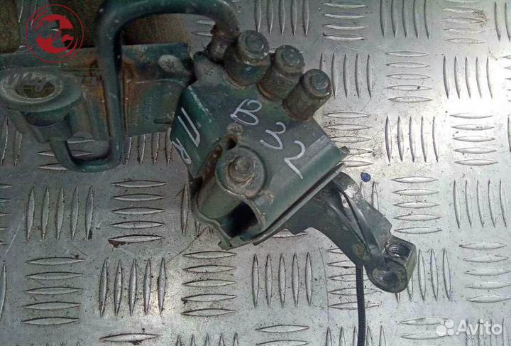 Петля двери передней правой audi a6 4b-c5 (1997-2001) 2.8 4b0831412a